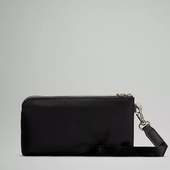 NWT Lululemon Curved Wristlet - Picture 3 of 6